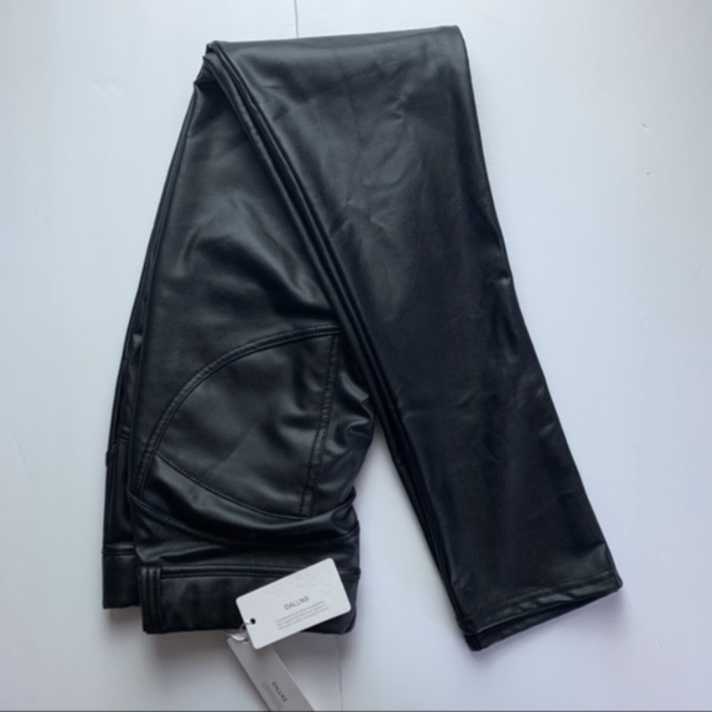 Dallns women's faux leather, black leggings, ruched bum, medium, new with tags